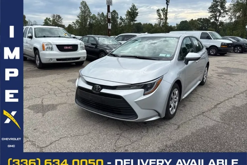 2024 Toyota Corolla LE photo 1