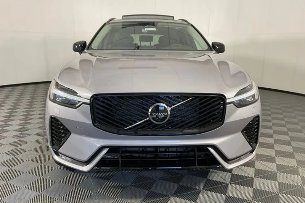 2026 Volvo XC60 B5 Plus photo 1