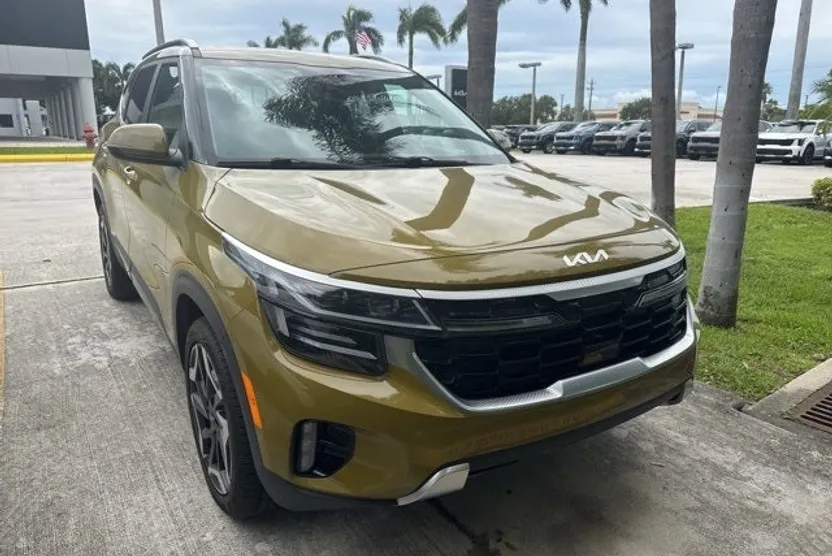 2024 Kia Seltos SX photo 1