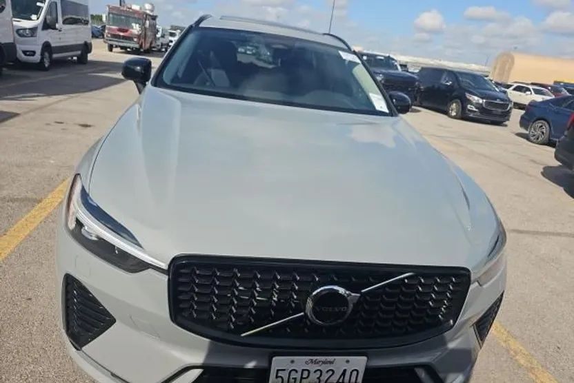 2025 Volvo XC60 B5 Plus photo 1