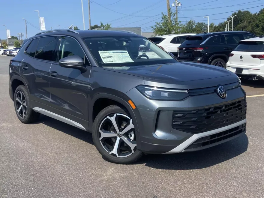 2025 Volkswagen Tiguan SE photo 1