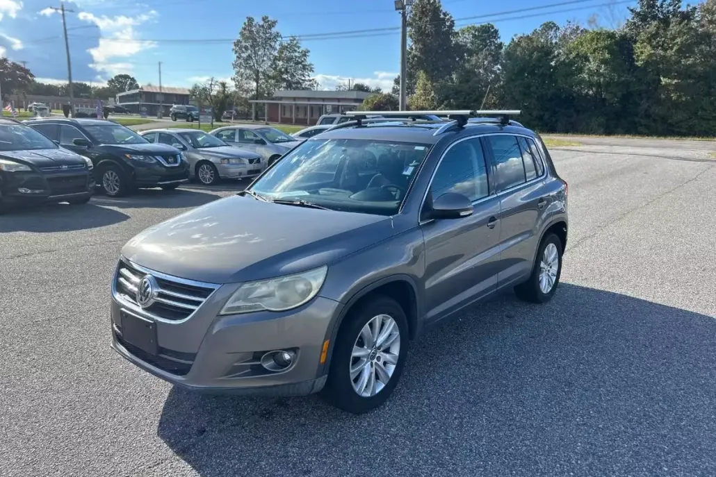 2009 Volkswagen Tiguan SE photo 1