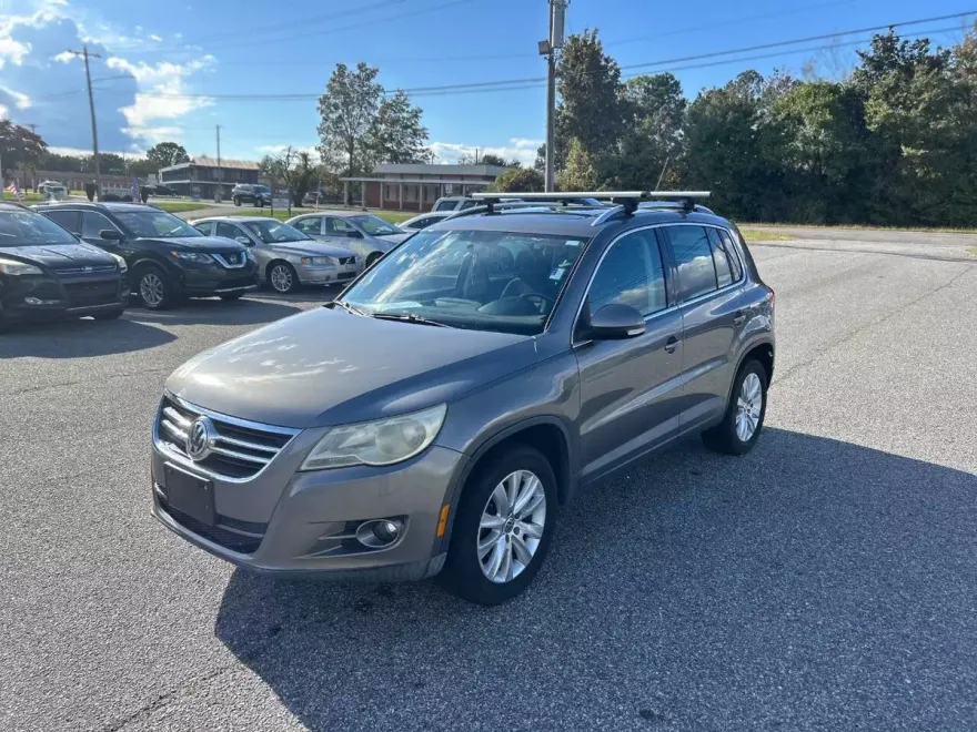 2009 Volkswagen Tiguan SE photo 1