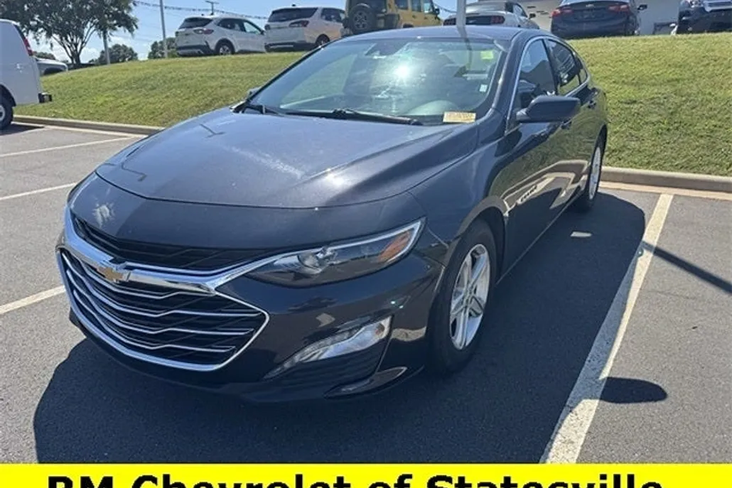 2023 Chevrolet Malibu 1LT photo 1