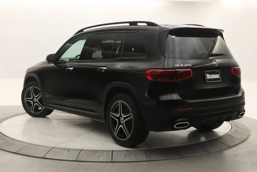 2025 Mercedes Benz GLB 250 photo 1