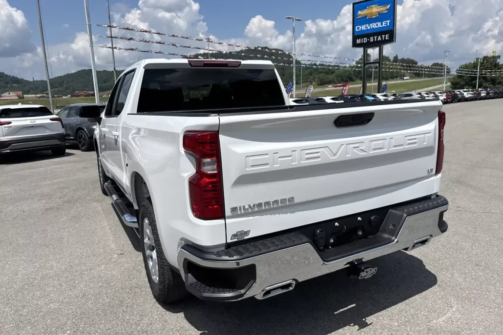 2026 Chevrolet Silverado 1500 LT photo 1