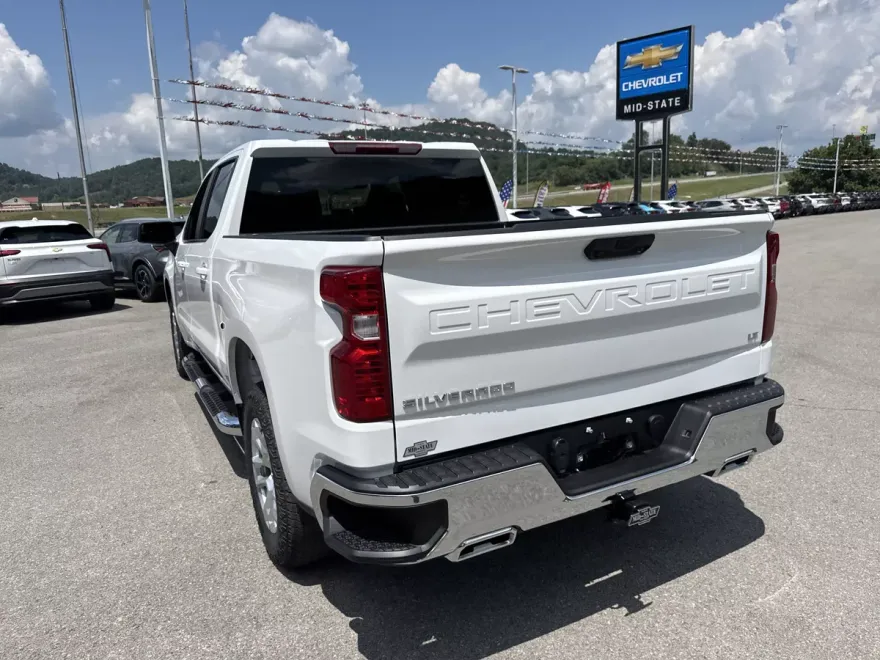 2026 Chevrolet Silverado 1500 LT photo 1