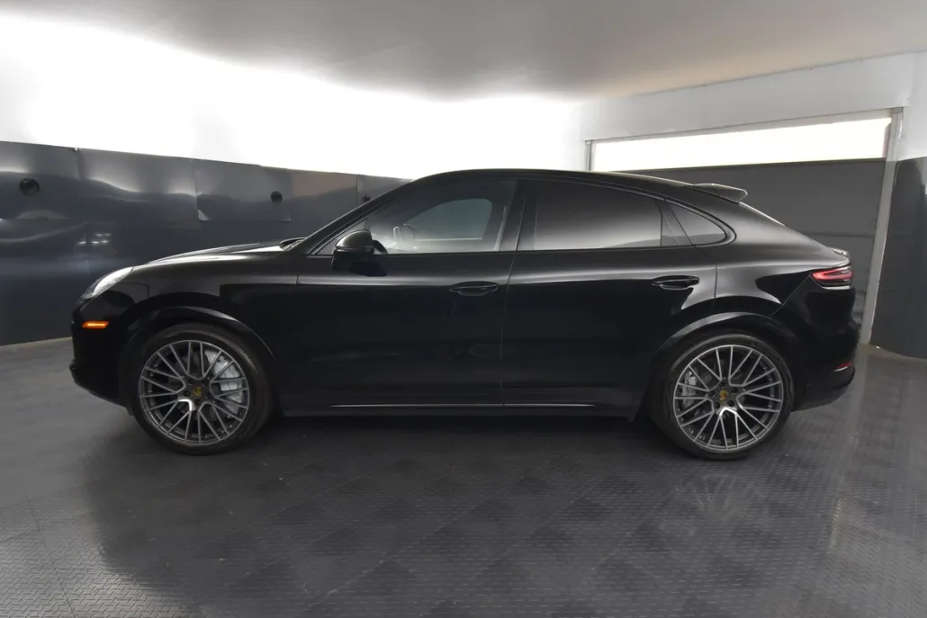 2023 Porsche Cayenne Coupe Turbo photo 1