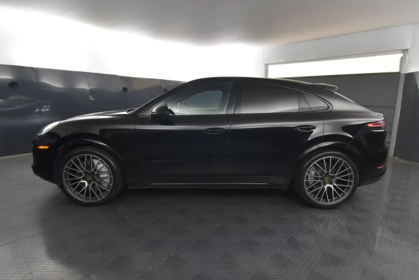 2023 Porsche Cayenne Coupe Turbo photo 1