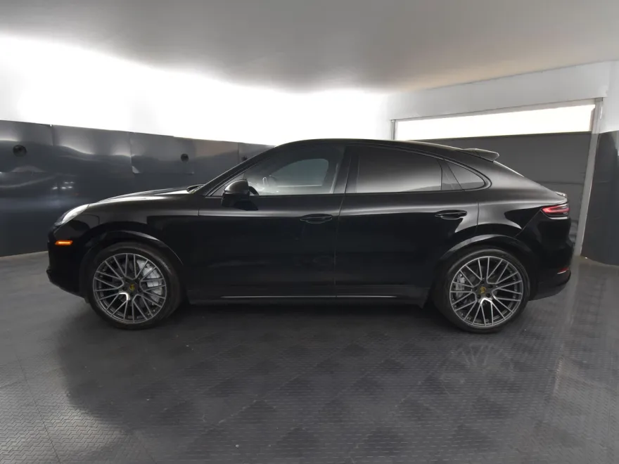 2023 Porsche Cayenne Coupe Turbo photo 1