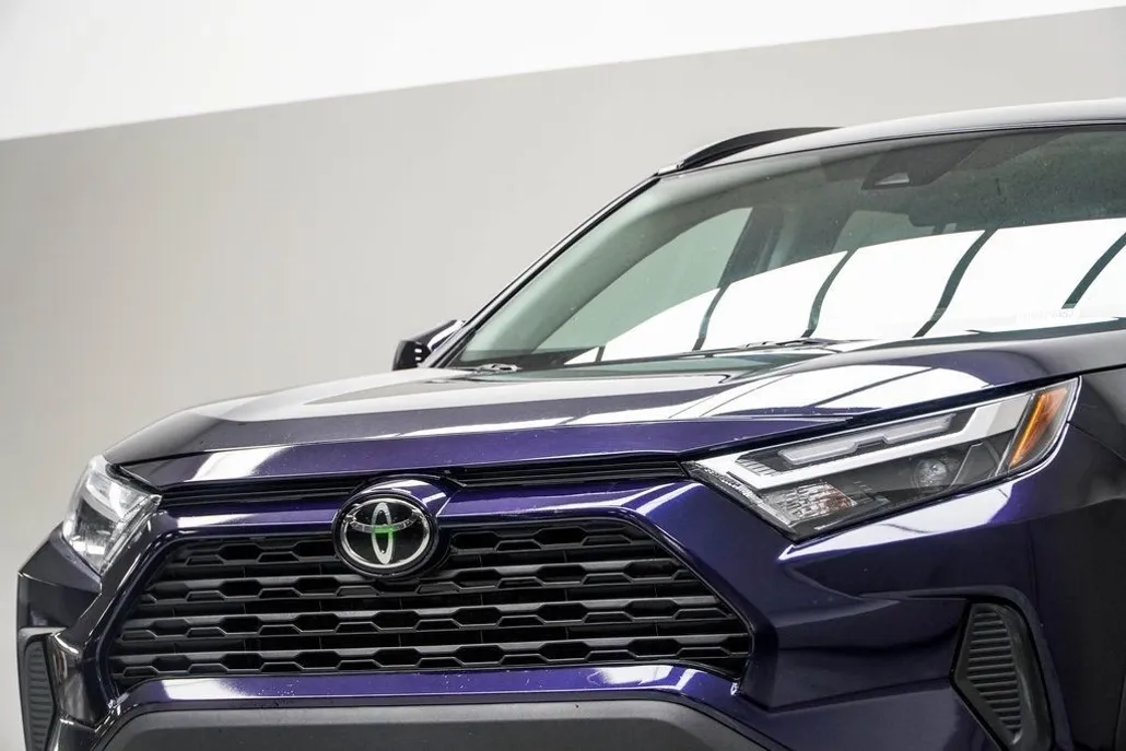 2024 Toyota RAV4 XLE photo 1
