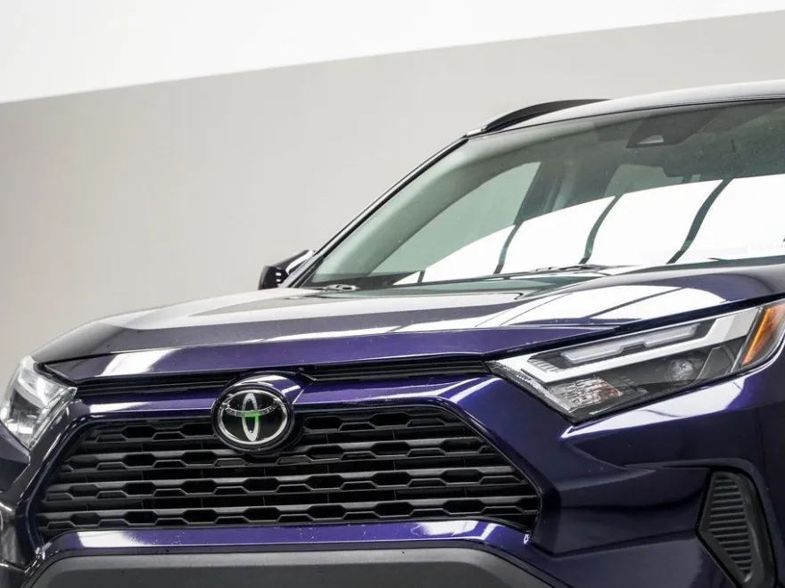 2024 Toyota RAV4 XLE photo 1