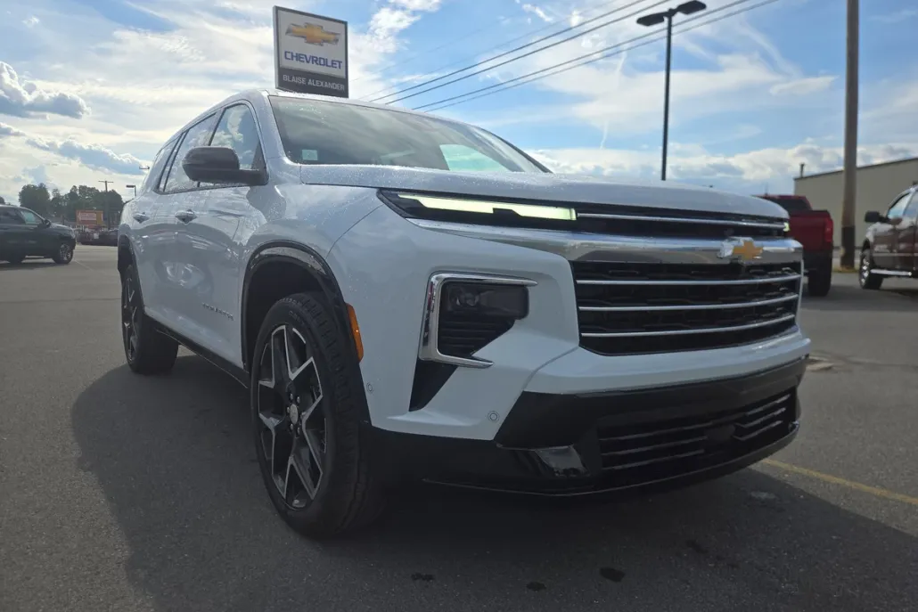 2026 Chevrolet Traverse High Country photo 1