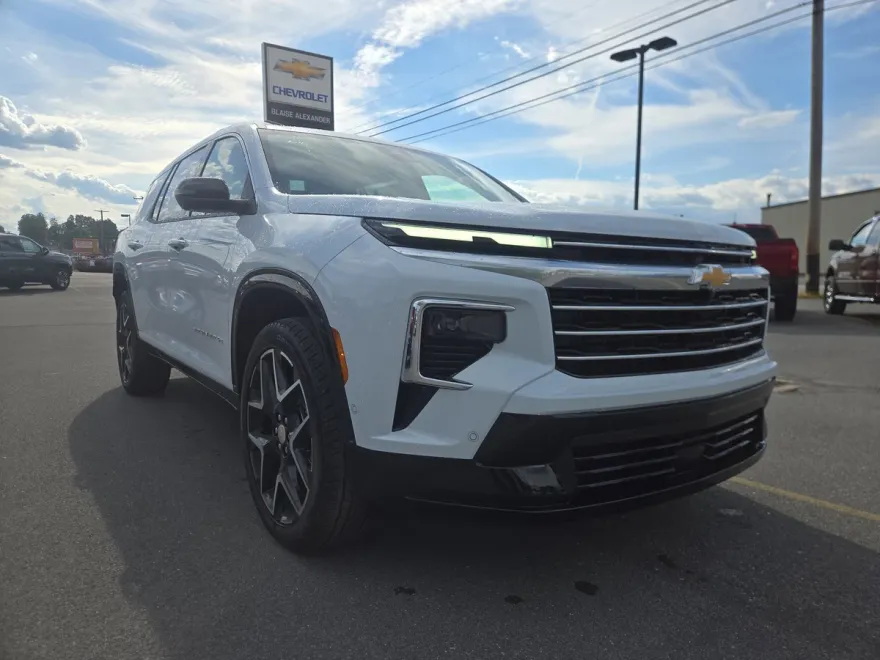 2026 Chevrolet Traverse High Country photo 1