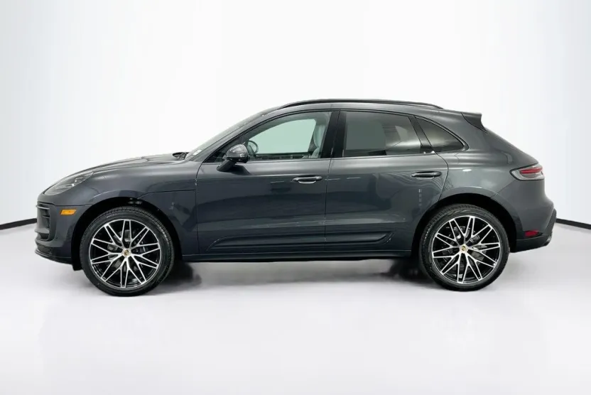 2026 Porsche Macan Base photo 1