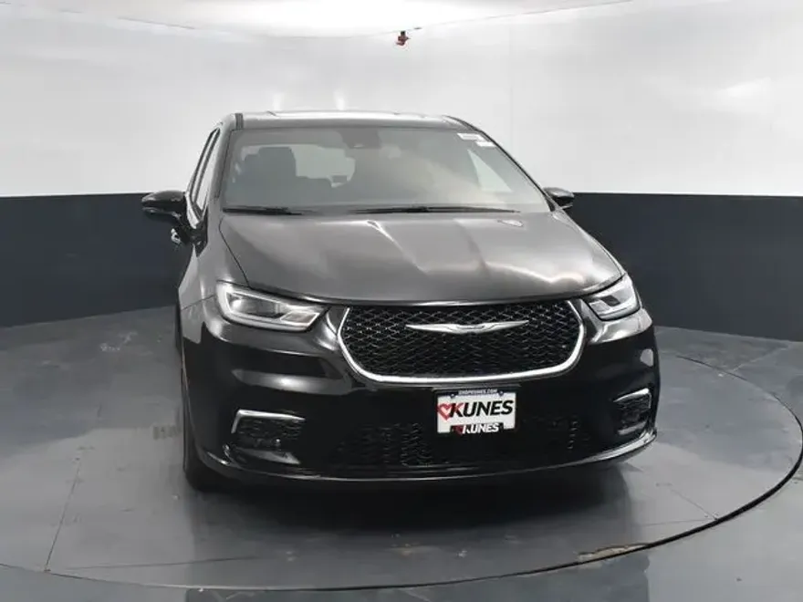 2025 Chrysler Pacifica photo 1