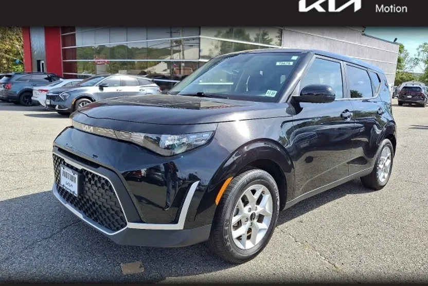 2023 Kia Soul LX S photo 1