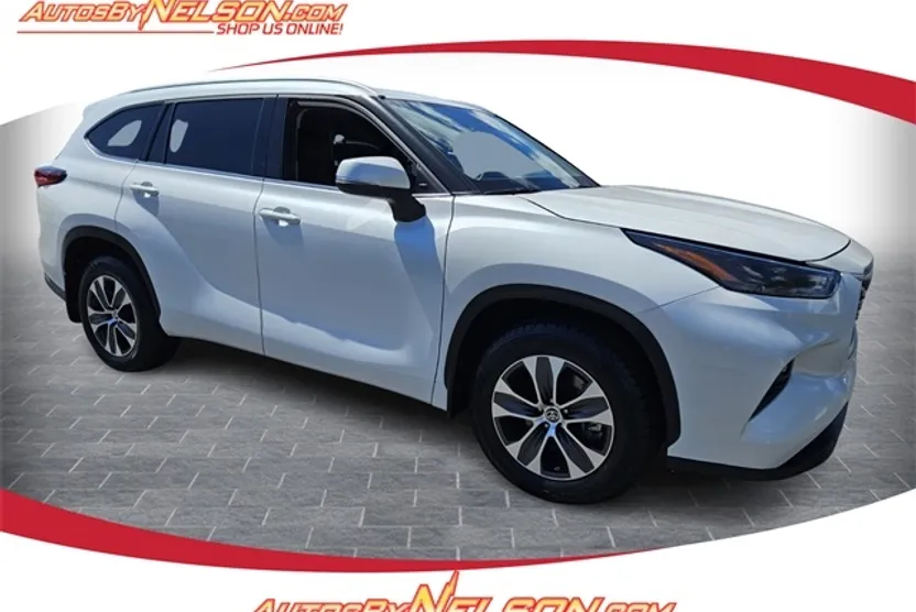 2022 Toyota Highlander XLE photo 1