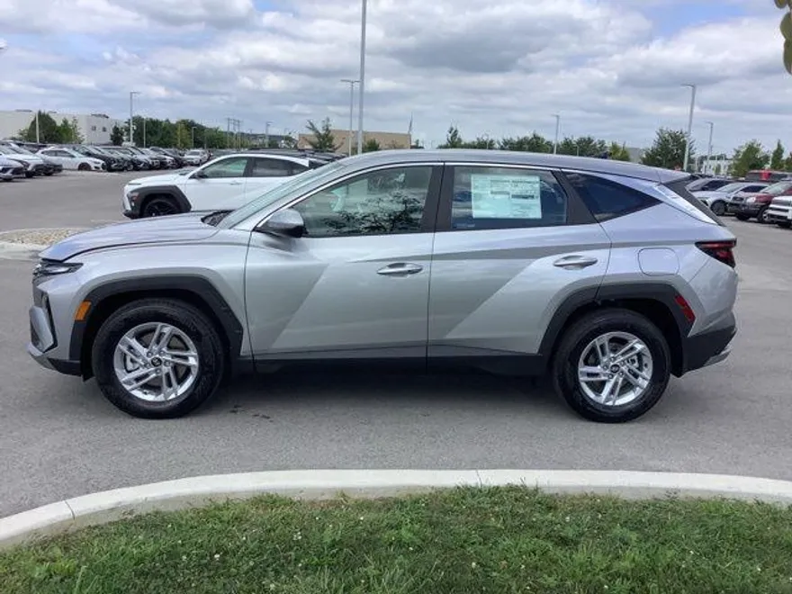 2025 Hyundai Tucson SE photo 1