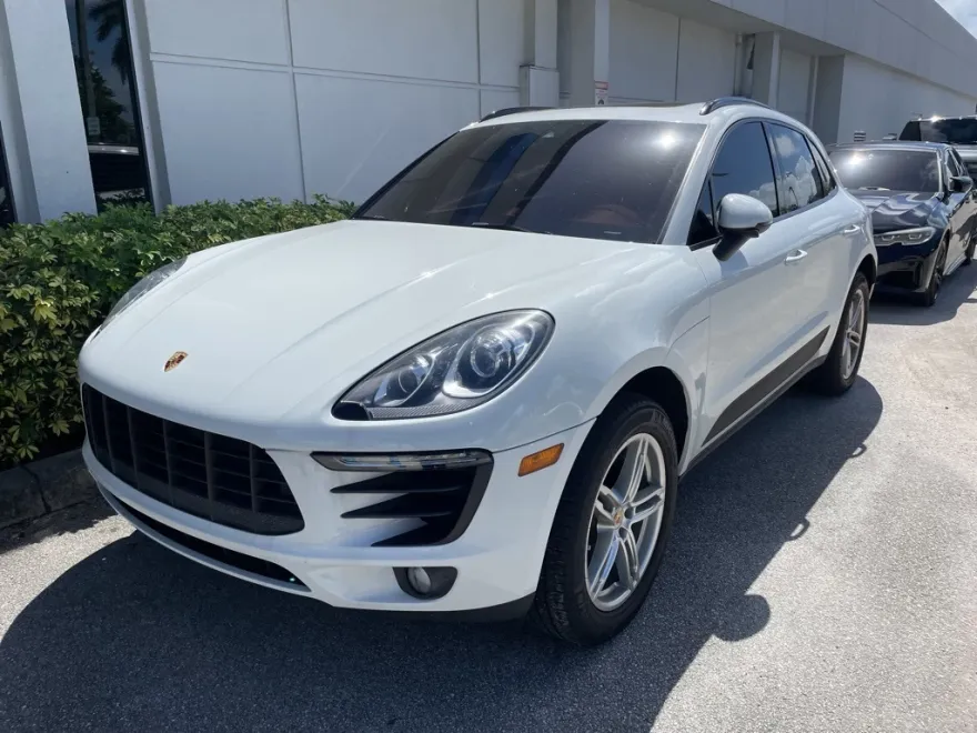 2017 Porsche Macan Base photo 1
