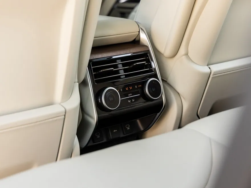 2023 Land Rover Range Rover SE photo 31