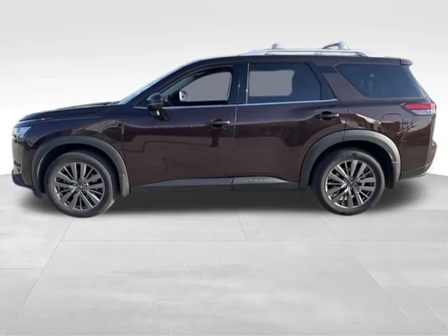 2022 Nissan Pathfinder SL photo 1