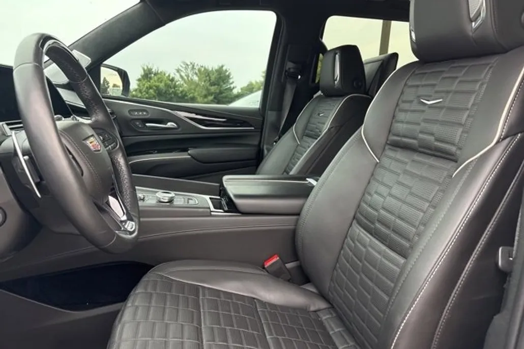 2023 Cadillac Escalade V-Series photo 1