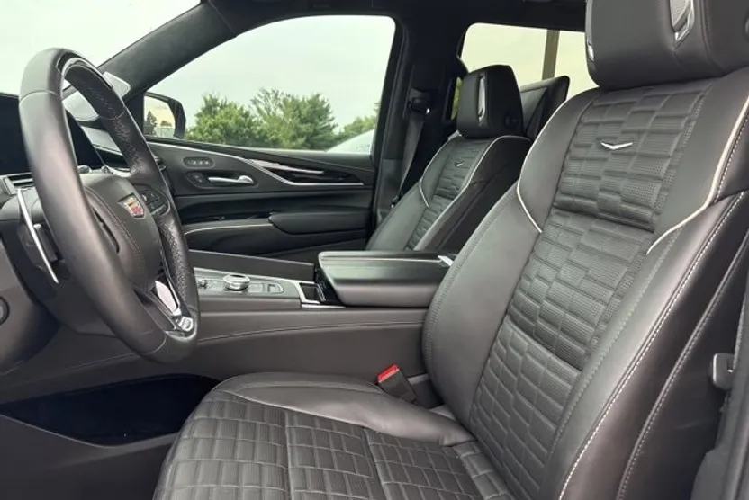 2023 Cadillac Escalade V-Series photo 1