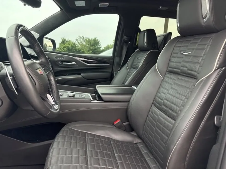 2023 Cadillac Escalade V-Series photo 1