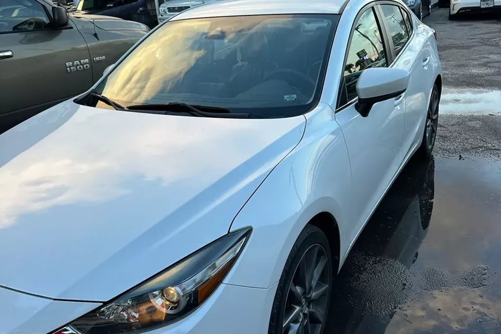 2018 Mazda Mazda3 Touring photo 1