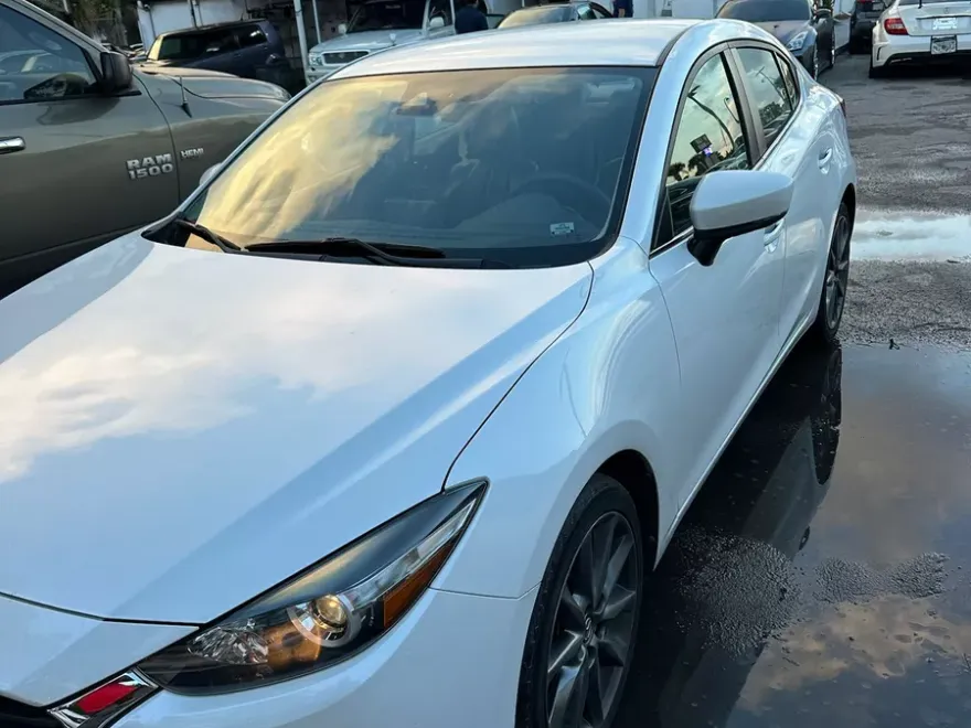 2018 Mazda Mazda3 Touring photo 1