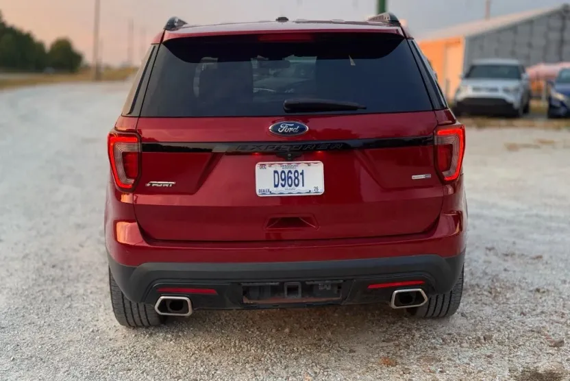 2019 Ford Explorer Sport photo 1