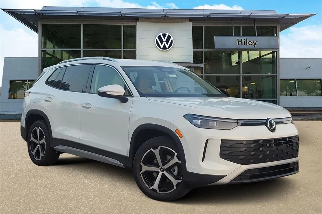 2025 Volkswagen Tiguan SE photo 1