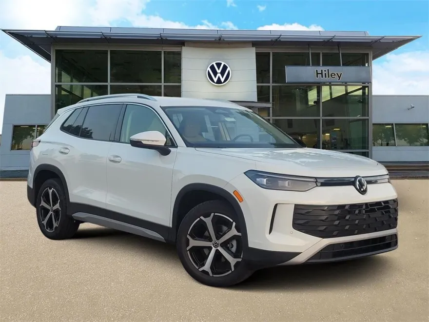 2025 Volkswagen Tiguan SE photo 1