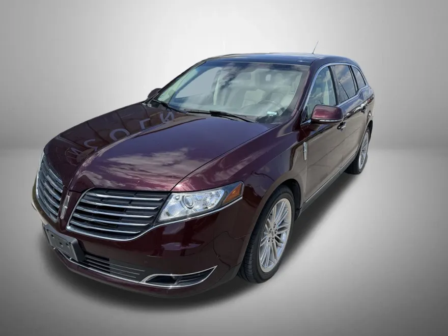 2019 Lincoln MKT Reserve photo 1