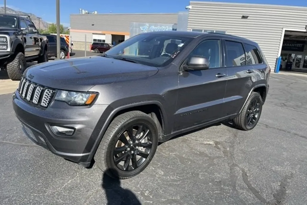 2021 Jeep Grand Cherokee Laredo X photo 1