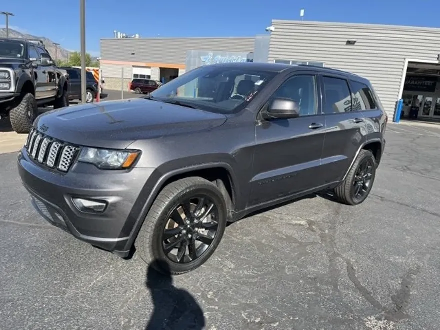2021 Jeep Grand Cherokee Laredo X photo 1
