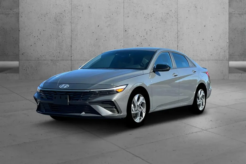 2025 Hyundai Elantra SEL Sport photo 1