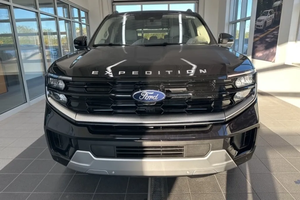 2025 Ford Expedition Platinum photo 1