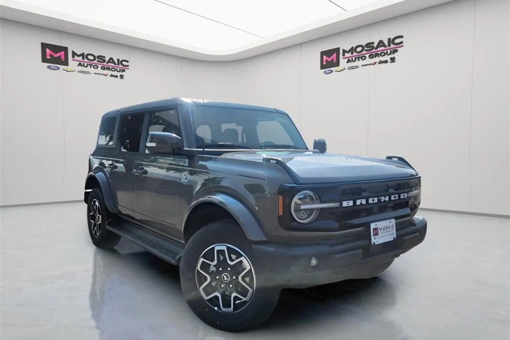 2025 Ford Bronco Outer Banks photo 1