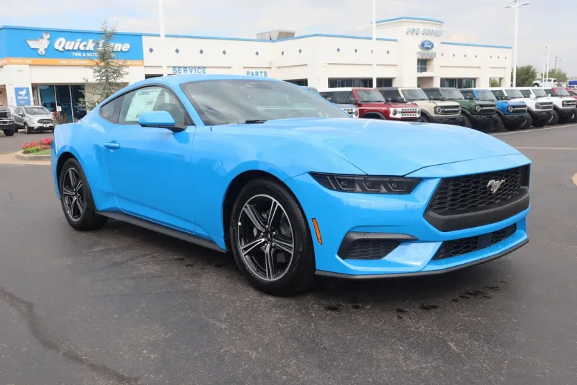 2025 Ford Mustang EcoBoost photo 1
