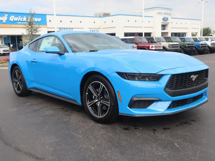 2025 Ford Mustang EcoBoost photo 1