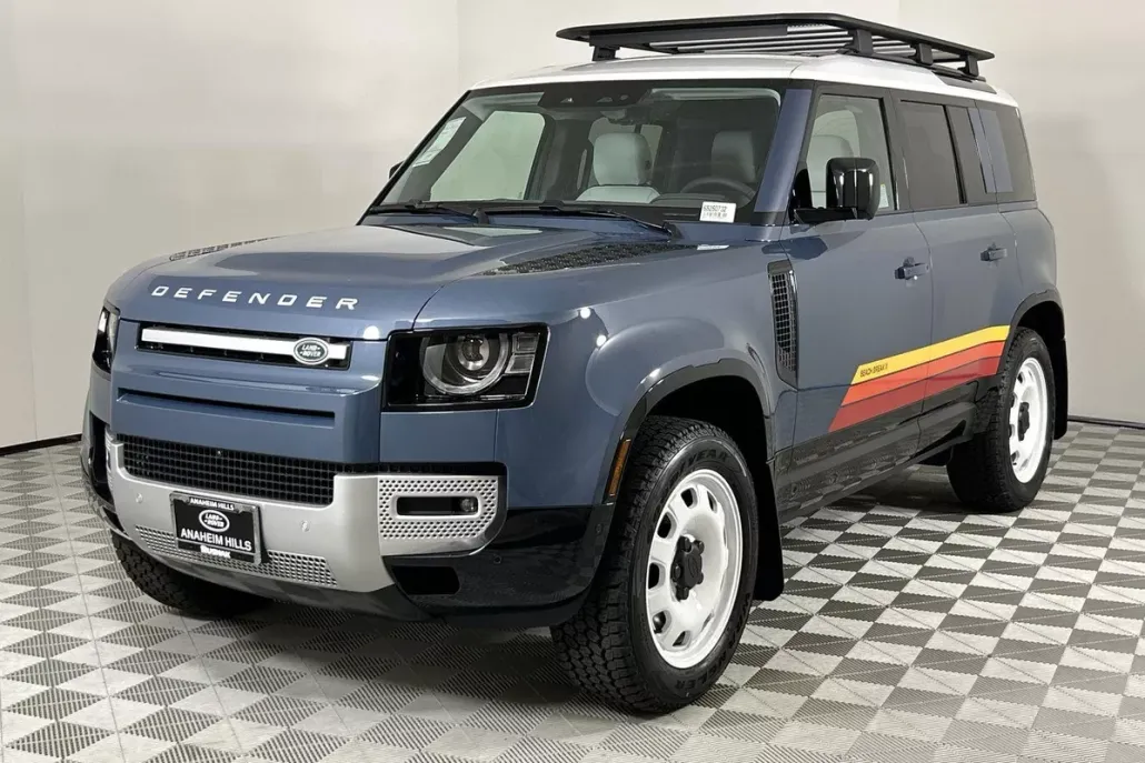 2025 Land Rover Defender 110 S photo 1
