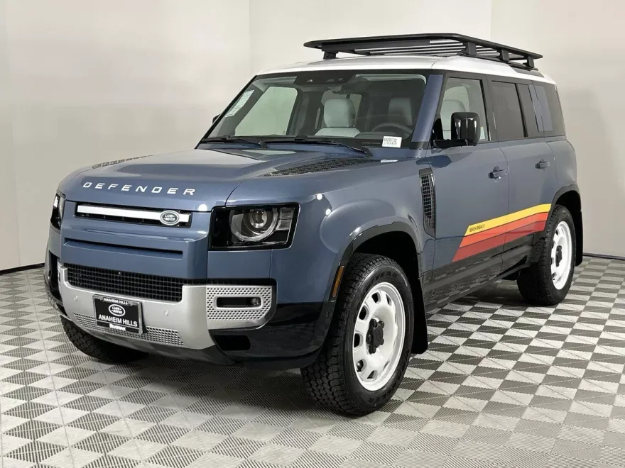 2025 Land Rover Defender 110 S photo 1