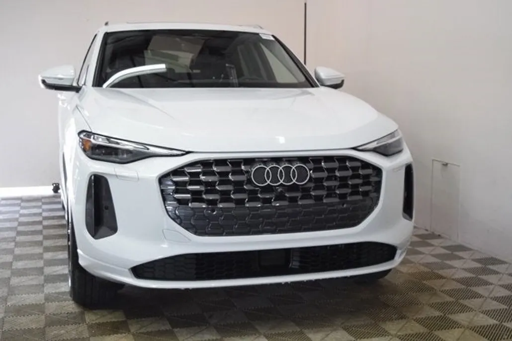 2025 Audi Q5 Premium photo 1