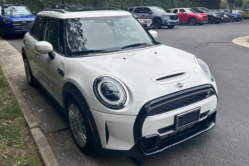2024 Mini Cooper Hardtop S photo 1