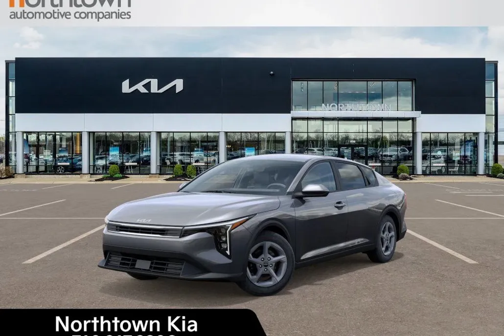 2025 Kia K4 LXS photo 1