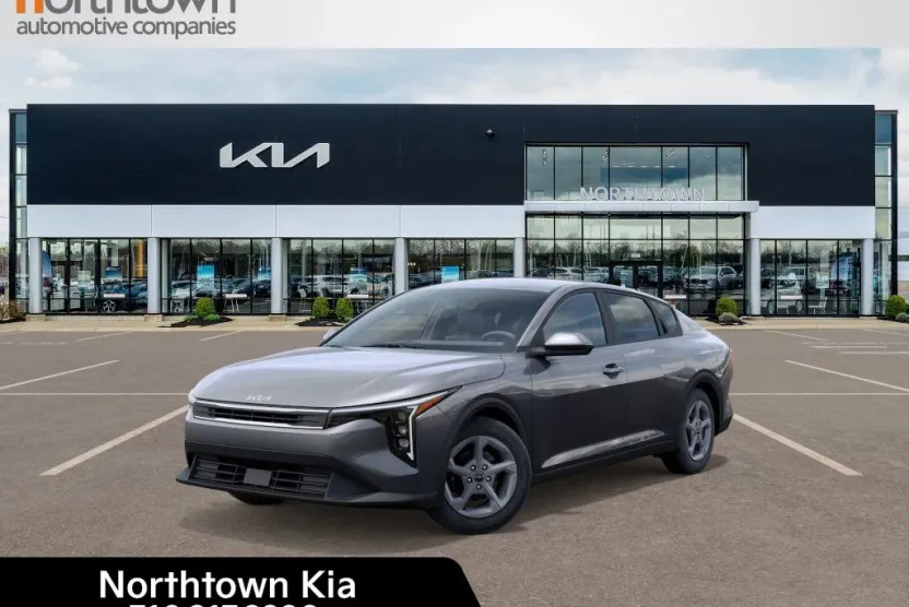 2025 Kia K4 LXS photo 1