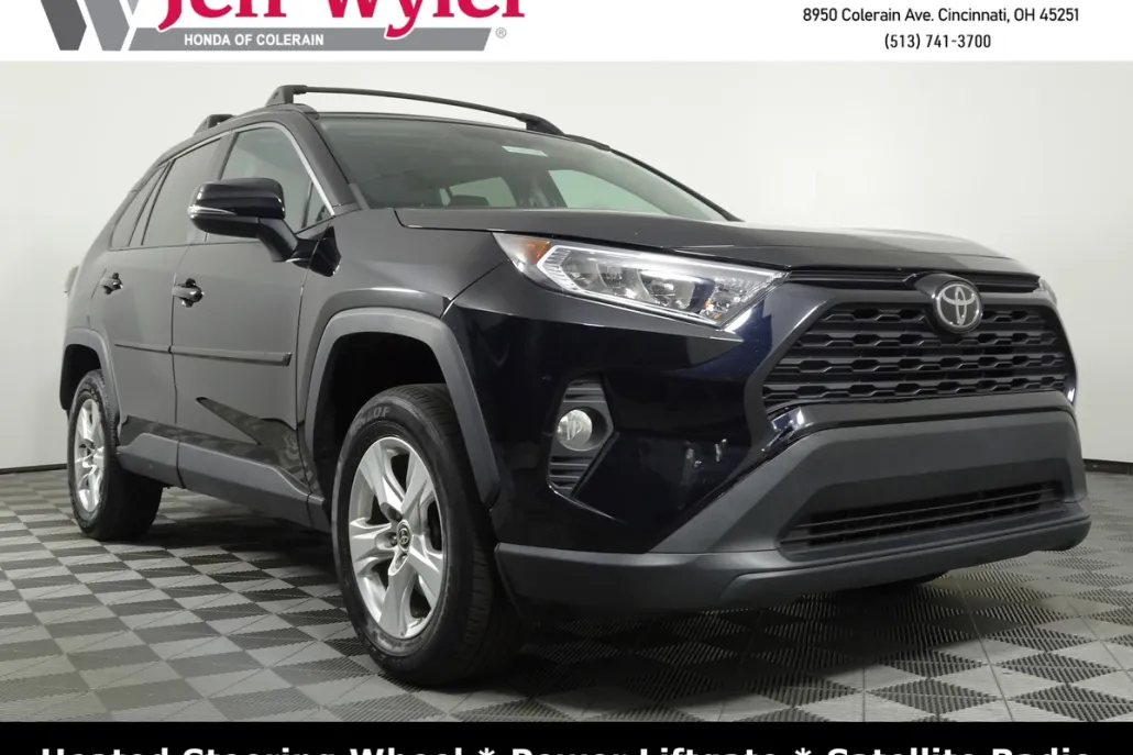 2021 Toyota RAV4 XLE photo 1