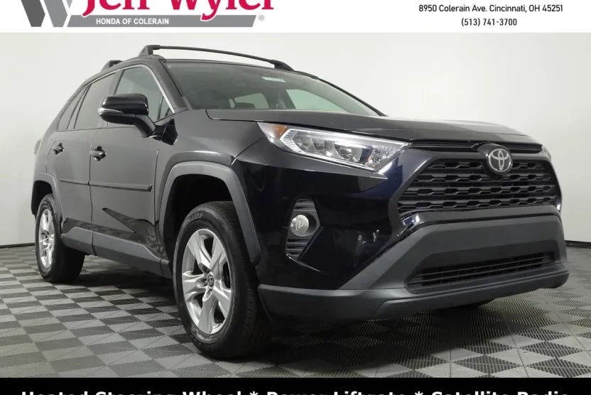 2021 Toyota RAV4 XLE photo 1
